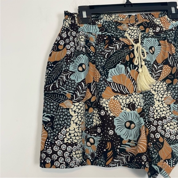 Joie Brown and Blue Floral Drawstring Waist Linen Blend
Shorts. Size 10. - Picture 3 of 13